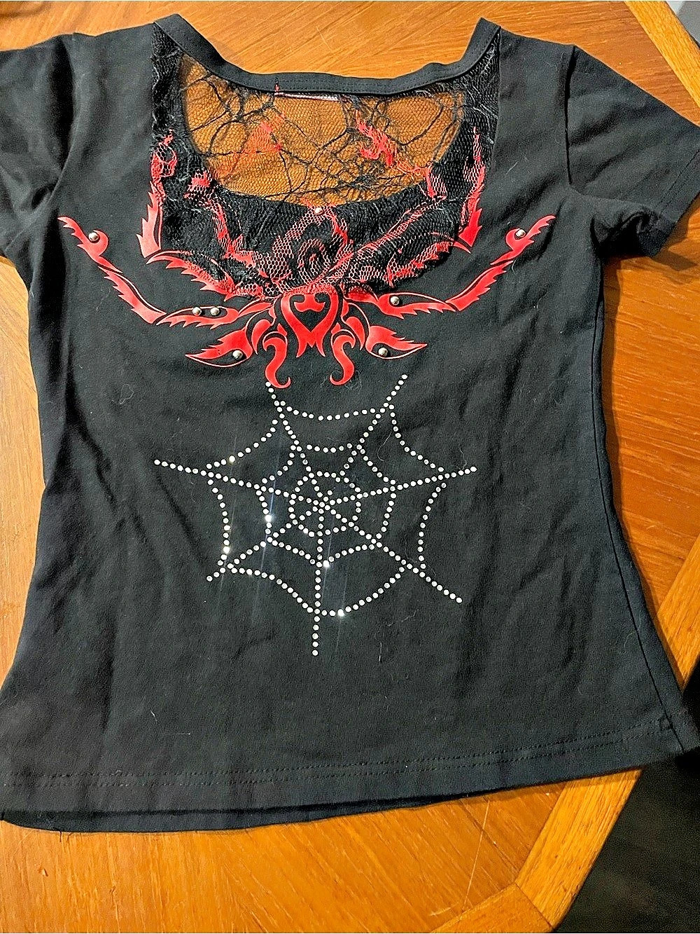 Halloween Red spider crop Black Red Graphic Short Sleeve Tee
